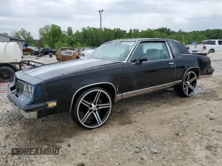 1987 Oldsmobile Cutlass z VIN 1G3GR11Y6HP313507, wystawiony jako Copart lot #80156044 z przebiegiem Nie podano mil oraz Nie do naprawy. Historia ofert i sprzedaży dostępna na DreamBid. Obrazek 1.