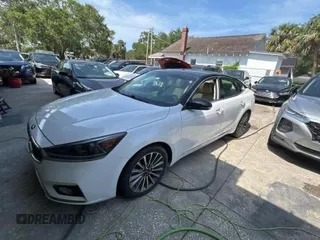 2017 Kia Cadenza Technology z VIN KNALC4J1XH5063296, wystawiony jako Copart lot #62104505 z przebiegiem 84 447 mil mil oraz Szkoda całkowita • Salvage title. Historia ofert i sprzedaży dostępna na DreamBid. Obrazek 2.