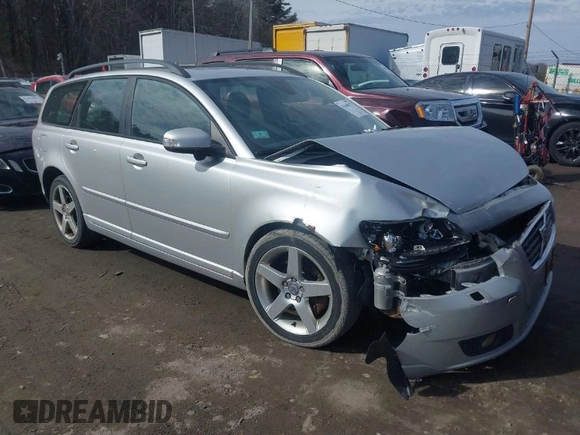 2008 Volvo V50 with VIN YV1MW390582394948, listed as a IAAI auction lot 41649127 with 180,135 mi miles. Bid and sale history available at carsss.com. Image 1.