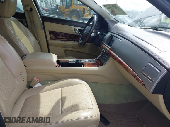 2010 Jaguar XF Premium Luxury with VIN SAJWA0GB4ALR57747, listed as a IAAI auction lot 41807833 with 1 mi miles. Bid and sale history available at carsss.com. Image 5.