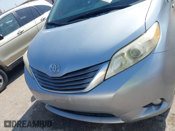 2011 Toyota Sienna XLE AAS with VIN 5TDYK3DC3BS007690, listed as a IAAI auction lot 42044640 with 253,359 mi miles. Bid and sale history available at carsss.com. Image 12.