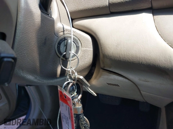 2004 Toyota Camry LE z VIN 4T1BE32K74U915657, wystawiony jako IAAI lot #41837915 z przebiegiem 260 096 mil mil oraz . Historia ofert i sprzedaży dostępna na DreamBid. Obrazek 11.