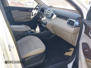 2016 Kia Sorento LX with VIN 5XYPGDA50GG136693, listed as a IAAI auction lot 40649800 with 67,281 mi miles. Bid and sale history available at carsss.com. Image 5.