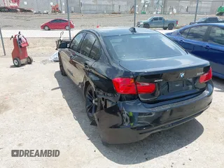 2015 BMW 3 Series 328i с VIN WBA3A5G5XFNS85209, выставлен на аукционе IAAI как лот 42428368 с пробегом 171 557 миль миль и . История ставок и продаж доступна на DreamBid. Изображение 3.