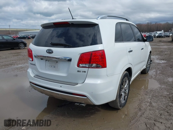 2013 Kia Sorento SX with VIN 5XYKW4A2XDG381578, listed as a IAAI auction lot 41846320 with 185,112 mi miles. Bid and sale history available at carsss.com. Image 4.