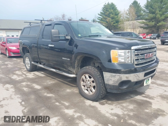 2011 GMC Sierra 2500HD Work Truck z VIN 1GT22ZC82BZ459036, wystawiony jako IAAI lot #42126973 z przebiegiem 122 296 mil mil oraz . Historia ofert i sprzedaży dostępna na DreamBid. Obrazek 1.