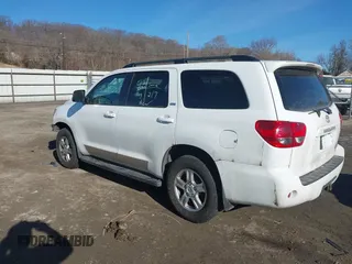 2013 Toyota Sequoia SR5 with VIN 5TDBW5G17DS086641, listed as a IAAI auction lot 41655162 with 210,828 mi miles. Bid and sale history available at carsss.com. Image 3.