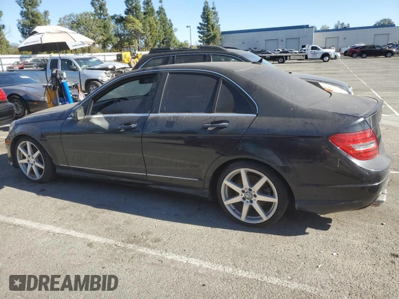 2012 Mercedes-Benz C 250 Sport z VIN WDDGF4HB9CR196617, wystawiony jako Copart lot #88819825 z przebiegiem Nie podano mil oraz Szkoda całkowita • Salvage title. Historia ofert i sprzedaży dostępna na DreamBid. Obrazek 2.
