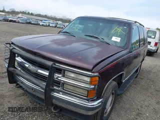 1997 Chevrolet Tahoe z VIN 1GNEK13R5VJ395365, wystawiony jako IAAI lot #42015206 z przebiegiem 121 086 mil mil oraz . Historia ofert i sprzedaży dostępna na DreamBid. Obrazek 2.