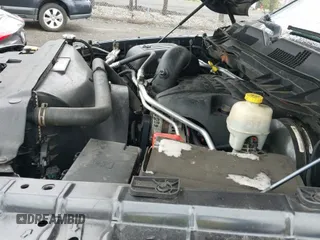 2013 Ram 1500 Big Horn z VIN 1C6RR7LT8DS661269, wystawiony jako IAAI lot #42887071 z przebiegiem 167 392 mil mil oraz . Historia ofert i sprzedaży dostępna na DreamBid. Obrazek 19.