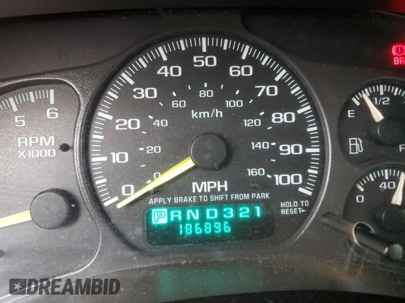 2001 Chevrolet Suburban LT with VIN 3GNGK26U31G141020, listed as a Copart auction lot 86370664 with 186,896 mi miles and Salvage Title. Bid and sale history available at carsss.com. Image 9.