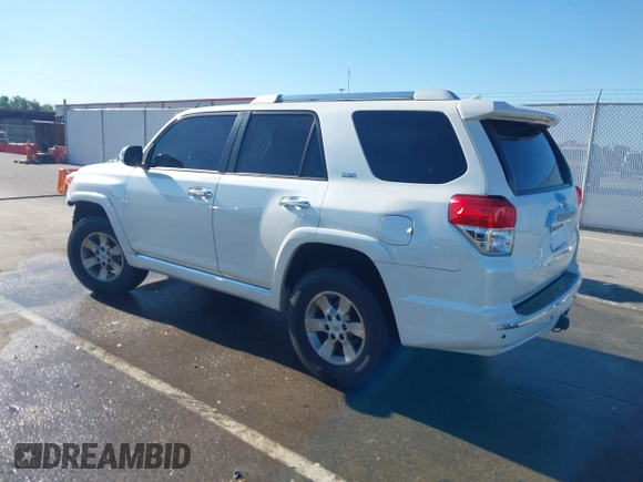 2011 Toyota 4Runner Trail z VIN JTEBU5JR7B5035496, wystawiony jako IAAI lot #42319548 z przebiegiem 253 437 mil mil oraz . Historia ofert i sprzedaży dostępna na DreamBid. Obrazek 3.