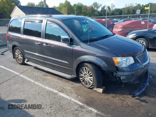 2012 Chrysler Town & Country Limited with VIN 2C4RC1GG3CR401608, listed as a IAAI auction lot 40493553 with 86,682 mi miles. Bid and sale history available at carsss.com. Image 1.