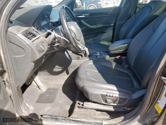2018 BMW X1 sDrive28i with VIN WBXHU7C31J5H39068, listed as a Copart auction lot 49018985 with 100,611 mi miles and Salvage Title. Bid and sale history available at carsss.com. Image 7.
