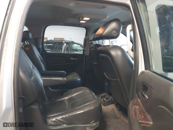 2007 GMC Yukon XL Denali with VIN 1GKFK66897J166451, listed as a IAAI auction lot 41592401 with 201,375 mi miles. Bid and sale history available at carsss.com. Image 8.