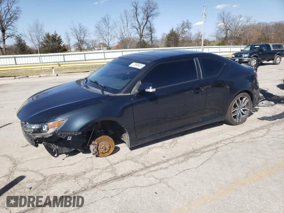 2016 Scion tC z VIN JTKJF5C7XGJ018639, wystawiony jako Copart lot #47965635 z przebiegiem 134 895 mil mil oraz Tytuł czysty. Historia ofert i sprzedaży dostępna na DreamBid. Obrazek 1.