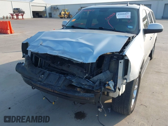 2014 GMC Yukon XL SLT with VIN 1GKS1KE09ER230704, listed as a IAAI auction lot 42046847 with 85,381 mi miles. Bid and sale history available at carsss.com. Image 6.