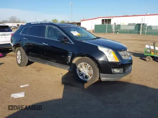 2010 Cadillac SRX Luxury Collection z VIN 3GYFNDEYXAS655420, wystawiony jako IAAI lot #42088766 z przebiegiem 235 033 mil mil oraz . Historia ofert i sprzedaży dostępna na DreamBid. Obrazek 1.