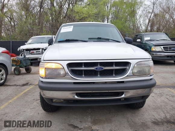 1998 Ford Explorer XL z VIN 1FMZU34E0WZB57112, wystawiony jako IAAI lot #41939205 z przebiegiem 171 982 mil mil oraz . Historia ofert i sprzedaży dostępna na DreamBid. Obrazek 6.