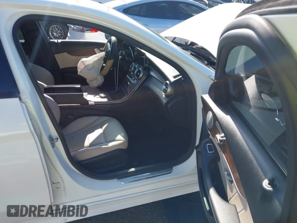 2020 Mercedes-Benz C 300 z VIN W1KWF8EB1LR594900, wystawiony jako IAAI lot #42076701 z przebiegiem 45 444 mil mil oraz . Historia ofert i sprzedaży dostępna na DreamBid. Obrazek 5.