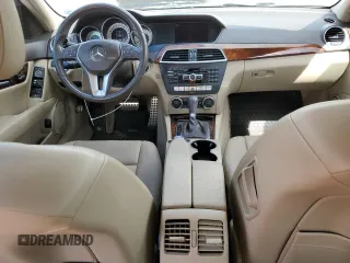 2012 Mercedes-Benz C 300 Sport с VIN WDDGF8BB7CR209364, выставлен на аукционе Copart как лот 55526085 с пробегом 119 461 миль миль и Списание • Salvage title. История ставок и продаж доступна на DreamBid. Изображение 8.