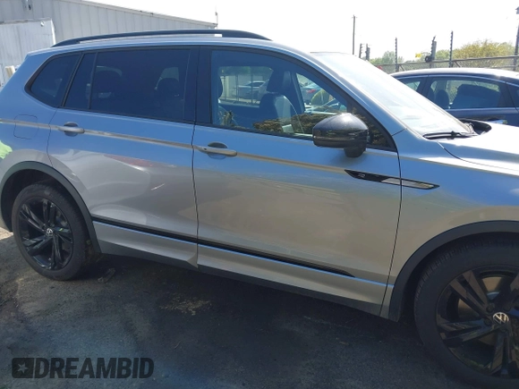2024 Volkswagen Tiguan SE R-Line Black with VIN 3VV8B7AX3RM108710, listed as a IAAI auction lot 42032777 with 17,337 mi miles and . Bid and sale history available at DreamBid. Image 13.