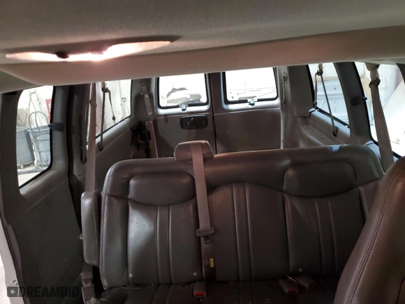 2004 Chevrolet Express Passenger with VIN 1GAHG35U941202467, listed as a Copart auction lot 81358814 with 93,370 mi miles and Clean Title. Bid and sale history available at carsss.com. Image 10.