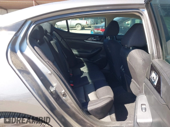 2016 Nissan Maxima SR with VIN 1N4AA6AP9GC414943, listed as a IAAI auction lot 41976295 with 154,738 mi miles and . Bid and sale history available at DreamBid. Image 8.