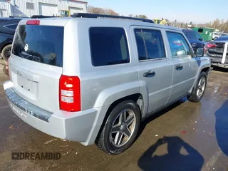 2008 Jeep Patriot Sport with VIN 1J8FT28W38D798125, listed as a IAAI auction lot 41004403 with 98,841 mi miles. Bid and sale history available at carsss.com. Image 4.