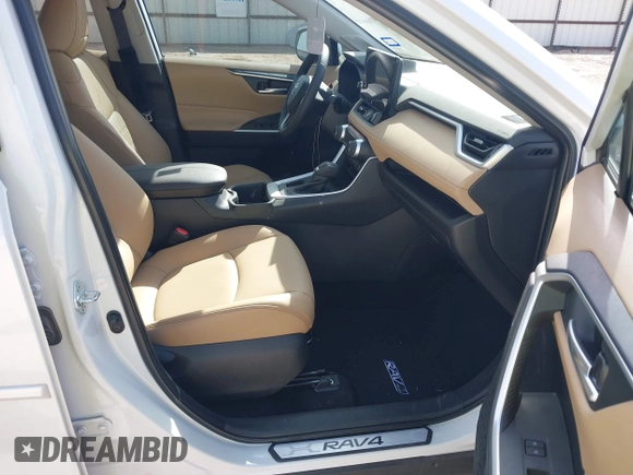 2024 Toyota RAV4 XLE Premium с VIN 2T3C1RFV3RW360051, выставлен на аукционе IAAI как лот 42261611 с пробегом 5 907 миль миль и . История ставок и продаж доступна на DreamBid. Изображение 5.