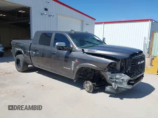 2022 Ram 2500 Laramie z VIN 3C6UR5NL0NG433867, wystawiony jako IAAI lot #42359867 z przebiegiem 56 652 mil mil oraz . Historia ofert i sprzedaży dostępna na DreamBid. Obrazek 1.