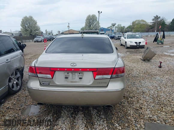 2009 Hyundai Azera Limited z VIN KMHFC46FX9A343230, wystawiony jako IAAI lot #42107823 z przebiegiem 26 319 mil mil oraz . Historia ofert i sprzedaży dostępna na DreamBid. Obrazek 17.