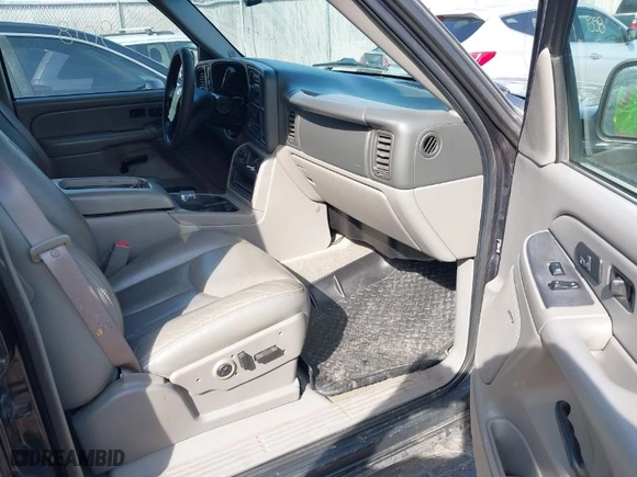 2004 Chevrolet Suburban LT with VIN 1GNFK16Z94J122458, listed as a IAAI auction lot 41889018 with NaN miles. Bid and sale history available at carsss.com. Image 5.