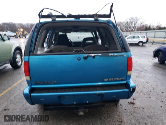 1995 Chevrolet Blazer z VIN 1GNDT13W4S2154787, wystawiony jako Copart lot #85719274 z przebiegiem 167 242 mil mil oraz Nie do naprawy • Non repairable. Historia ofert i sprzedaży dostępna na DreamBid. Obrazek 6.