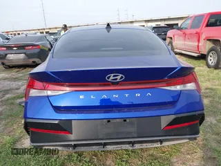 2024 Hyundai Elantra SEL z VIN KMHLS4DG2RU821902, wystawiony jako IAAI lot #41938643 z przebiegiem 6 381 mil mil oraz . Historia ofert i sprzedaży dostępna na DreamBid. Obrazek 16.