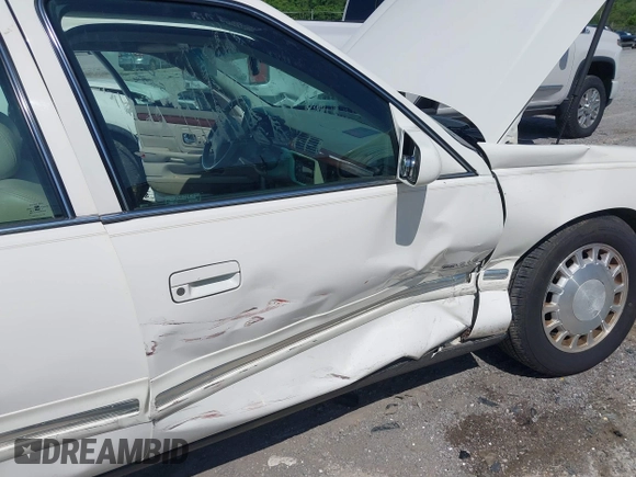 1999 Cadillac DeVille z VIN 1G6KD54Y3XU712969, wystawiony jako IAAI lot #42344041 z przebiegiem 169 572 mil mil oraz . Historia ofert i sprzedaży dostępna na DreamBid. Obrazek 12.