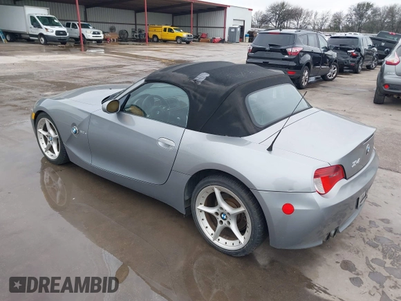 2006 BMW Z4 3.0si z VIN 4USBU53546LX01739, wystawiony jako IAAI lot #41531608 z przebiegiem 79 376 mil mil oraz . Historia ofert i sprzedaży dostępna na DreamBid. Obrazek 3.