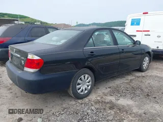 2005 Toyota Camry STD z VIN 4T1BE32K55U005622, wystawiony jako IAAI lot #42418784 z przebiegiem 196 077 mil mil oraz . Historia ofert i sprzedaży dostępna na DreamBid. Obrazek 4.