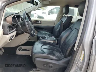 2017 Chrysler Pacifica Touring L Plus с VIN 2C4RC1EG4HR665687, выставлен на аукционе Copart как лот 53917575 с пробегом 133 184 миль миль и Списание • Salvage title. История ставок и продаж доступна на DreamBid. Изображение 7.