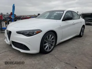 2024 Alfa Romeo Giulia Veloce z VIN ZARFAMBN4R7684973, wystawiony jako Copart lot #55316335 z przebiegiem 5175 mil mil oraz Tytuł czysty. Historia ofert i sprzedaży dostępna na DreamBid. Obrazek 1.