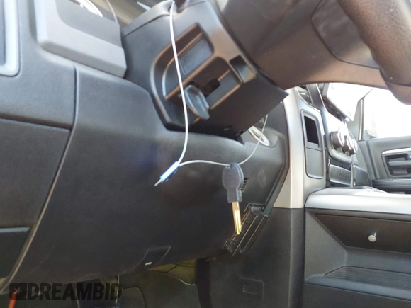 2013 Ram 1500 Express z VIN 1C6RR6KT8DS538406, wystawiony jako IAAI lot #41774359 z przebiegiem 154 338 mil mil oraz . Historia ofert i sprzedaży dostępna na DreamBid. Obrazek 11.