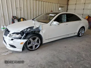 2010 Mercedes-Benz S 550 z VIN WDDNG8GB2AA318985, wystawiony jako Copart lot #57713315 z przebiegiem 152 003 mil mil oraz Tytuł czysty. Historia ofert i sprzedaży dostępna na DreamBid. Obrazek 1.