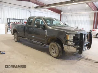 2018 Ford F-250 XL z VIN 1FT7X2B64JEB31377, wystawiony jako IAAI lot #42245823 z przebiegiem 164 911 mil mil oraz . Historia ofert i sprzedaży dostępna na DreamBid. Obrazek 1.
