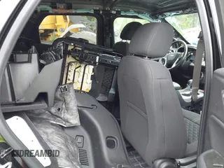 2020 Chevrolet Blazer LT z VIN 3GNKBHRS0LS660047, wystawiony jako IAAI lot #42387861 z przebiegiem 53 563 mil mil oraz . Historia ofert i sprzedaży dostępna na DreamBid. Obrazek 8.