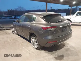 2021 Maserati Levante GranLusso with VIN ZN661XUL4MX372196, listed as a IAAI auction lot 41012396 with 37,600 mi miles. Bid and sale history available at carsss.com. Image 3.