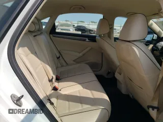 2017 Volkswagen Passat R-Line z VIN 1VWDT7A33HC079620, wystawiony jako Copart lot #71014204 z przebiegiem 61 115 mil mil oraz Szkoda całkowita • Salvage title. Historia ofert i sprzedaży dostępna na DreamBid. Obrazek 10.