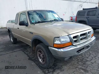 2000 Ford Ranger XLT with VIN 1FTZR15X6YTB04477, listed as a IAAI auction lot 41926170 with 222,217 mi miles. Bid and sale history available at carsss.com. Image 1.