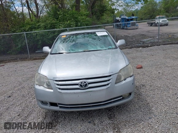 2007 Toyota Avalon XL z VIN 4T1BK36B77U198619, wystawiony jako IAAI lot #42204373 z przebiegiem 348 721 mil mil oraz . Historia ofert i sprzedaży dostępna na DreamBid. Obrazek 12.