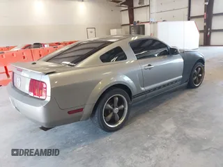 2009 Ford Mustang with VIN 1ZVHT80N995124334, listed as a IAAI auction lot 39901598 with 165,586 mi miles and . Bid and sale history available at carsss.com. Image 4.