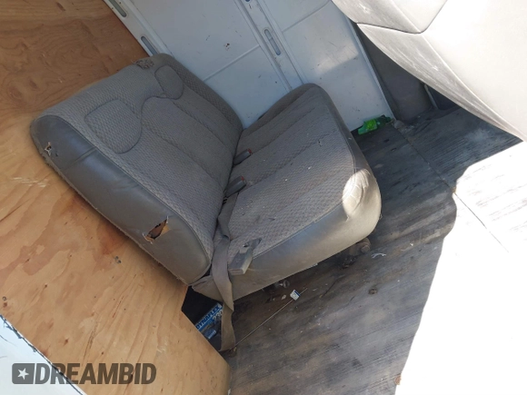 2006 Chevrolet Express Cargo with VIN 1GCFG15XX61261303, listed as a IAAI auction lot 41853813 with 174,363 mi miles and . Bid and sale history available at DreamBid. Image 8.